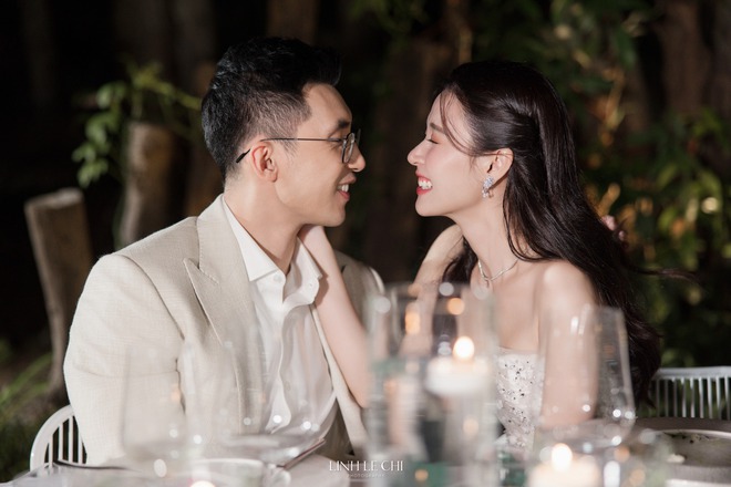 Đám cưới kín bưng của phú bà - tổng tài Vbiz: Khách mời tham dự phải ra "ám hiệu", bại lộ vì 1 sự cố không ai ngờ- Ảnh 7. Đám cưới kín bưng của phú bà - tổng tài Vbiz: Khách mời tham dự phải ra "ám hiệu", bại lộ vì 1 sự cố không ai ngờ- Ảnh 7.