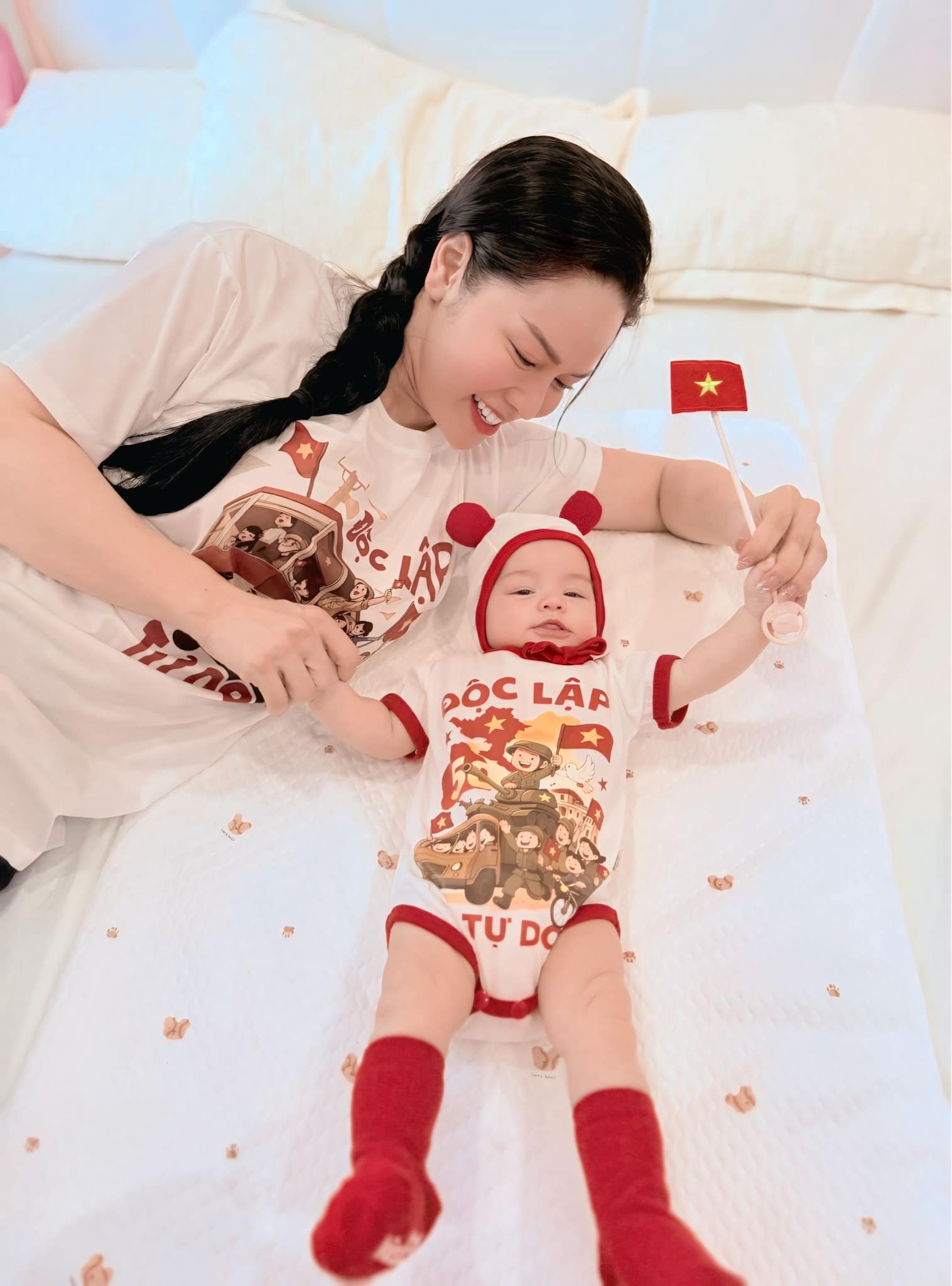 Nhật Kim Anh dỗi nhẹ, phạt con gái 4 tháng, ai ngờ bé phản ứng bằng 1001 biểu cảm siêu cấp đáng yêu- Ảnh 4. Nhật Kim Anh dỗi nhẹ, phạt con gái 4 tháng, ai ngờ bé phản ứng bằng 1001 biểu cảm siêu cấp đáng yêu- Ảnh 4.