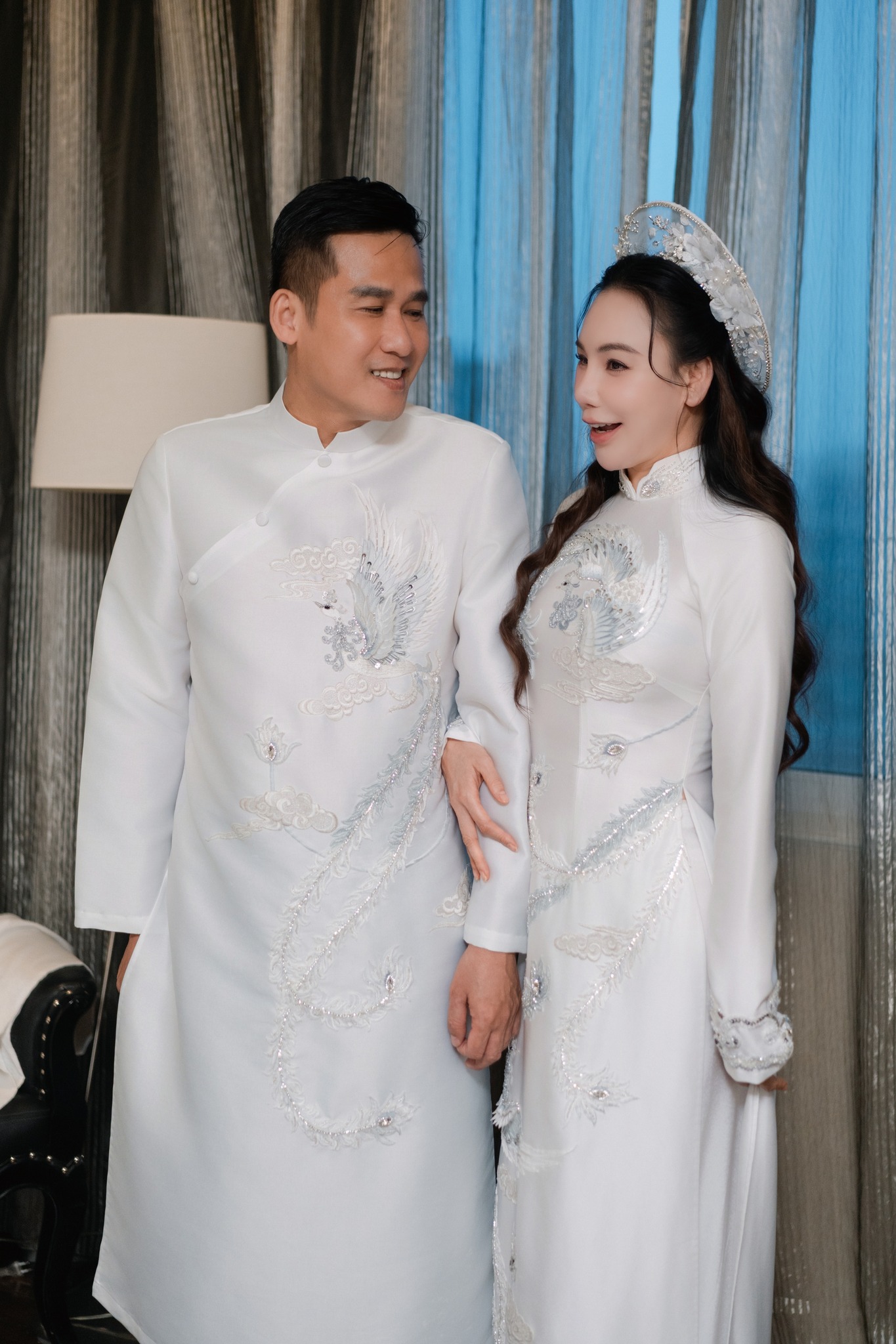 Đám cưới Hồ Quỳnh Hương: Chú rể lần đầu lộ diện, cô dâu mặc áo dài và 4 chiếc váy cưới khác biệt!- Ảnh 3. Đám cưới Hồ Quỳnh Hương: Chú rể lần đầu lộ diện, cô dâu mặc áo dài và 4 chiếc váy cưới khác biệt!- Ảnh 3.