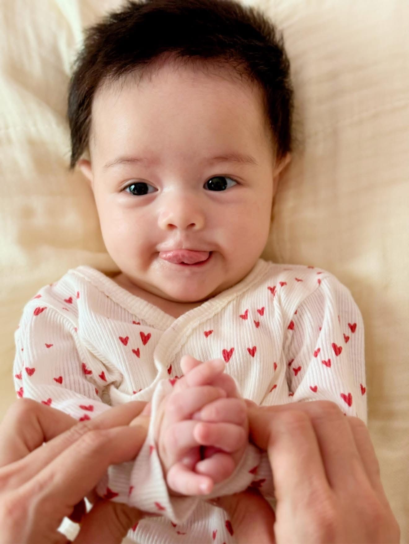 Nhật Kim Anh dỗi nhẹ, phạt con gái 4 tháng, ai ngờ bé phản ứng bằng 1001 biểu cảm siêu cấp đáng yêu- Ảnh 1. Nhật Kim Anh dỗi nhẹ, phạt con gái 4 tháng, ai ngờ bé phản ứng bằng 1001 biểu cảm siêu cấp đáng yêu- Ảnh 1.