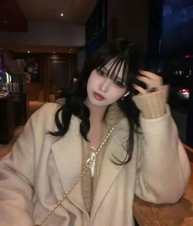 Con gái riêng của tình cũ Chương Tử Di trổ mã xinh đẹp ở tuổi 20: Visual nét, style chất chẳng thua idol Hàn- Ảnh 11. Con gái riêng của tình cũ Chương Tử Di trổ mã xinh đẹp ở tuổi 20: Visual nét, style chất chẳng thua idol Hàn- Ảnh 11.