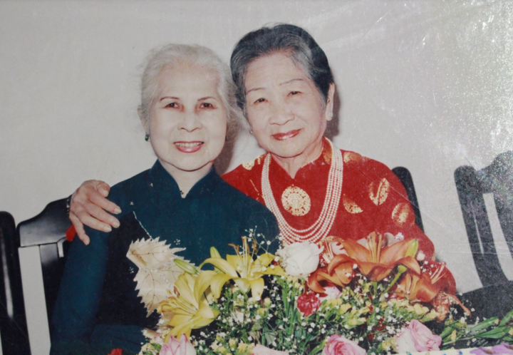 Nữ tình báo huyền thoại xứ Tây Đô, 70 tuổi vẫn được bác sĩ cầu hôn - Ảnh 2. Nữ tình báo huyền thoại xứ Tây Đô, 70 tuổi vẫn được bác sĩ cầu hôn - Ảnh 2.