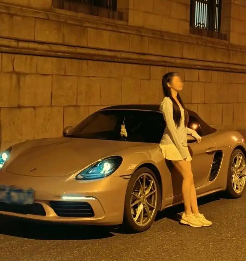 Yêu nhau gần 2 năm, đến khi thấy người yêu bước lên xe Porsche, tôi mới hiểu đằng sau nụ cười ngọt ngào là một sự thật phũ phàng - Ảnh 1. Yêu nhau gần 2 năm, đến khi thấy người yêu bước lên xe Porsche, tôi mới hiểu đằng sau nụ cười ngọt ngào là một sự thật phũ phàng - Ảnh 1.