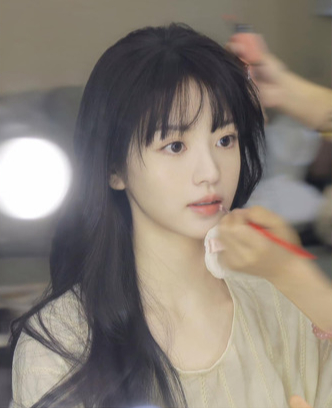 Công chúa đẹp nhất Trung Quốc hiện tại gây khó hiểu khi so ảnh mặt mộc với mặt makeup- Ảnh 14. Công chúa đẹp nhất Trung Quốc hiện tại gây khó hiểu khi so ảnh mặt mộc với mặt makeup- Ảnh 14.
