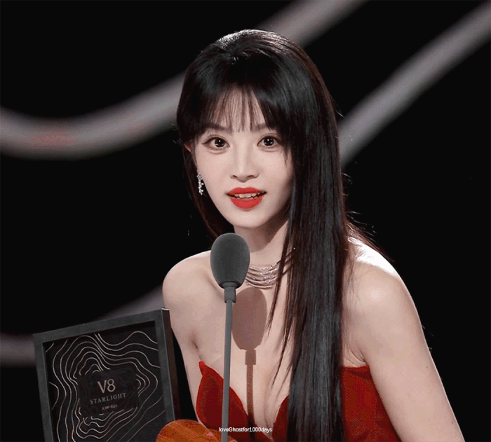 Công chúa đẹp nhất Trung Quốc hiện tại gây khó hiểu khi so ảnh mặt mộc với mặt makeup- Ảnh 16. Công chúa đẹp nhất Trung Quốc hiện tại gây khó hiểu khi so ảnh mặt mộc với mặt makeup- Ảnh 16.