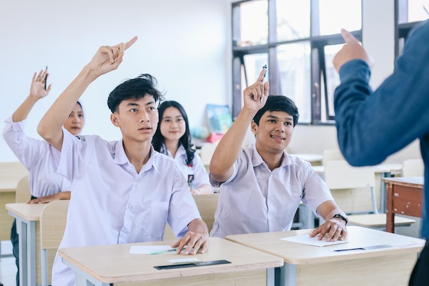Tiểu học, THCS, THPT: Cấp nào là "ngã rẽ số phận" nguy hiểm nhất của con? Đáp án khiến nhiều cha mẹ giật mình- Ảnh 1. Tiểu học, THCS, THPT: Cấp nào là "ngã rẽ số phận" nguy hiểm nhất của con? Đáp án khiến nhiều cha mẹ giật mình- Ảnh 1.
