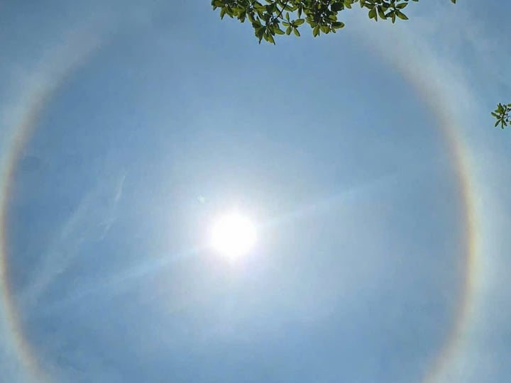 Hào quang mặt trời xuất hiện ở Hà Nội, ngàn người chiêm bái xá lợi Phật xúc động - Ảnh 1. Hào quang mặt trời xuất hiện ở Hà Nội, ngàn người chiêm bái xá lợi Phật xúc động - Ảnh 1.