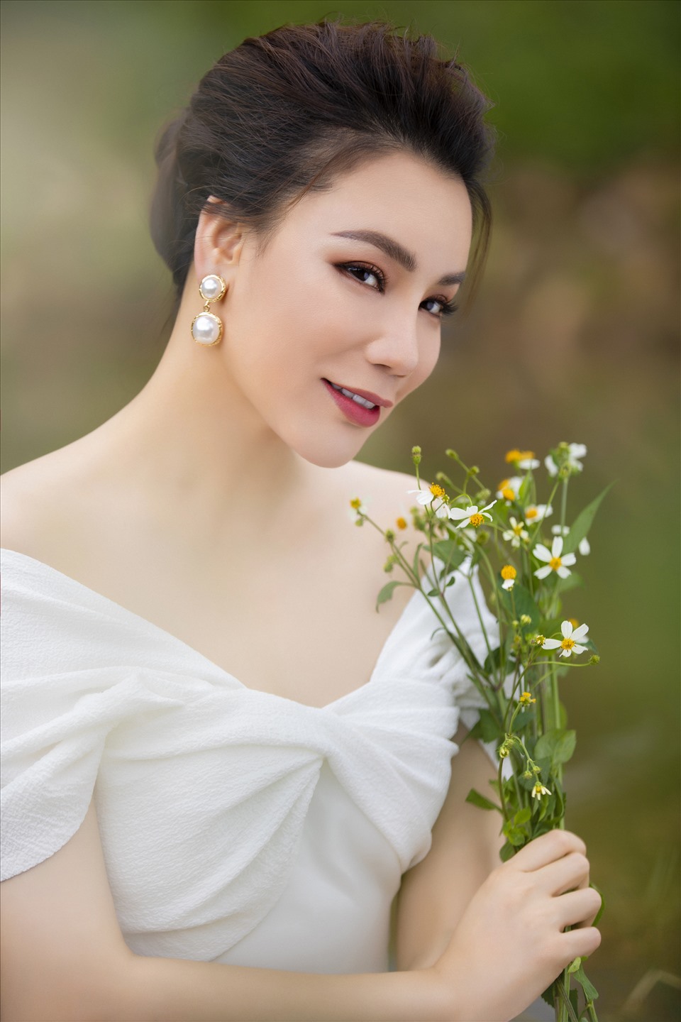 Đám cưới Hồ Quỳnh Hương: Chú rể lần đầu lộ diện, cô dâu mặc áo dài và 4 chiếc váy cưới khác biệt!- Ảnh 11. Đám cưới Hồ Quỳnh Hương: Chú rể lần đầu lộ diện, cô dâu mặc áo dài và 4 chiếc váy cưới khác biệt!- Ảnh 11.