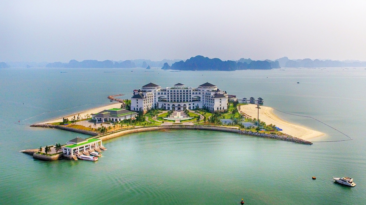 Đảo Rều (Hạ Long) - nơi ca sĩ Hồ Quỳnh Hương tổ chức đám cưới có gì đặc biệt? - Ảnh 2.