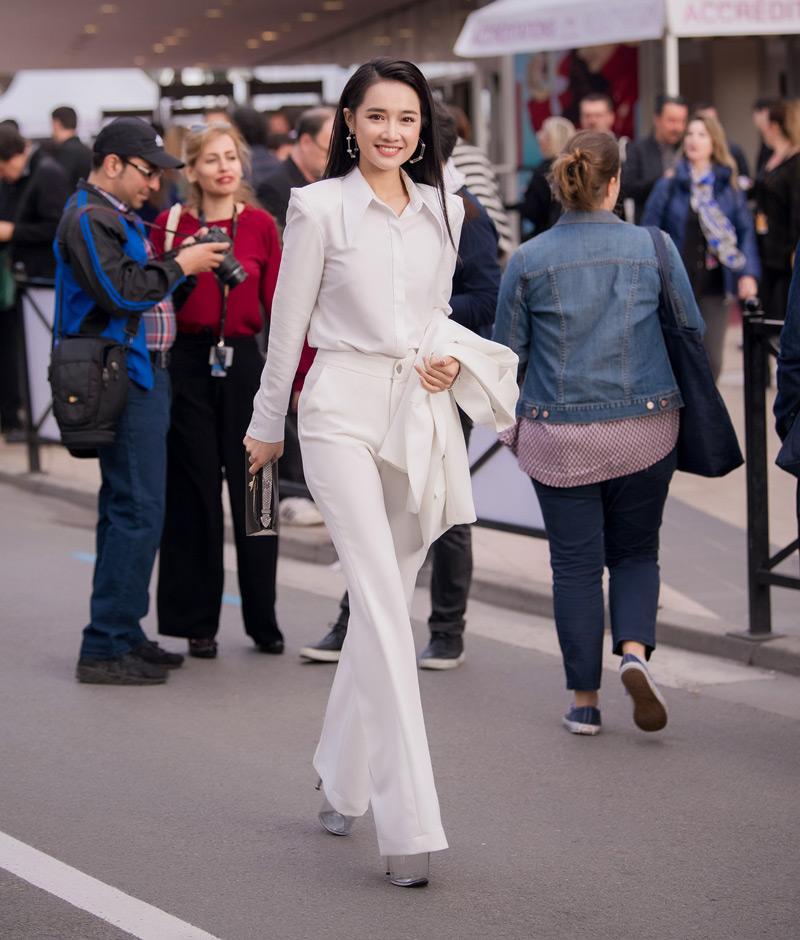 nha-phuong-chinh-la-thanh-di-giay-cao-got-tai-lhp-cannes-2018-1-1526614432-408-width800height940-1-17472888183461527563583.jpg