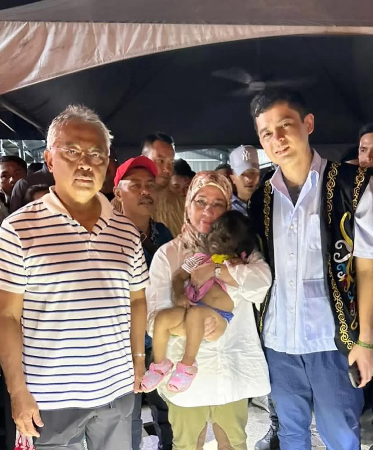 Vì sao bé gái "người sói" đầy lông lá này được gọi là "đứa trẻ đến từ thiên đường"? - Ảnh 2. Vì sao bé gái "người sói" đầy lông lá này được gọi là "đứa trẻ đến từ thiên đường"? - Ảnh 2.