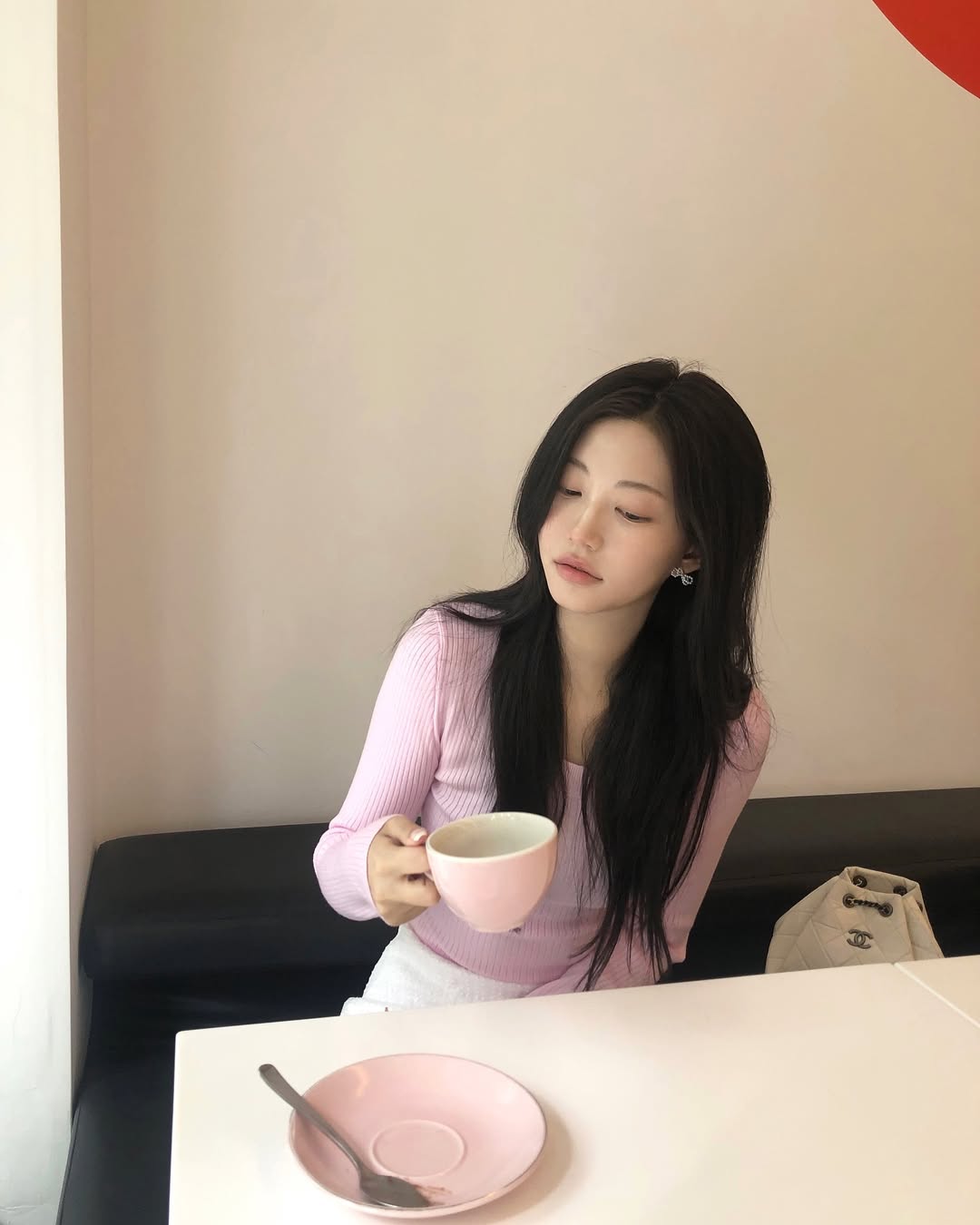 Chăm da đúng cách khi làm việc trong môi trường máy lạnh cả ngày - Ảnh 2. Chăm da đúng cách khi làm việc trong môi trường máy lạnh cả ngày - Ảnh 2.