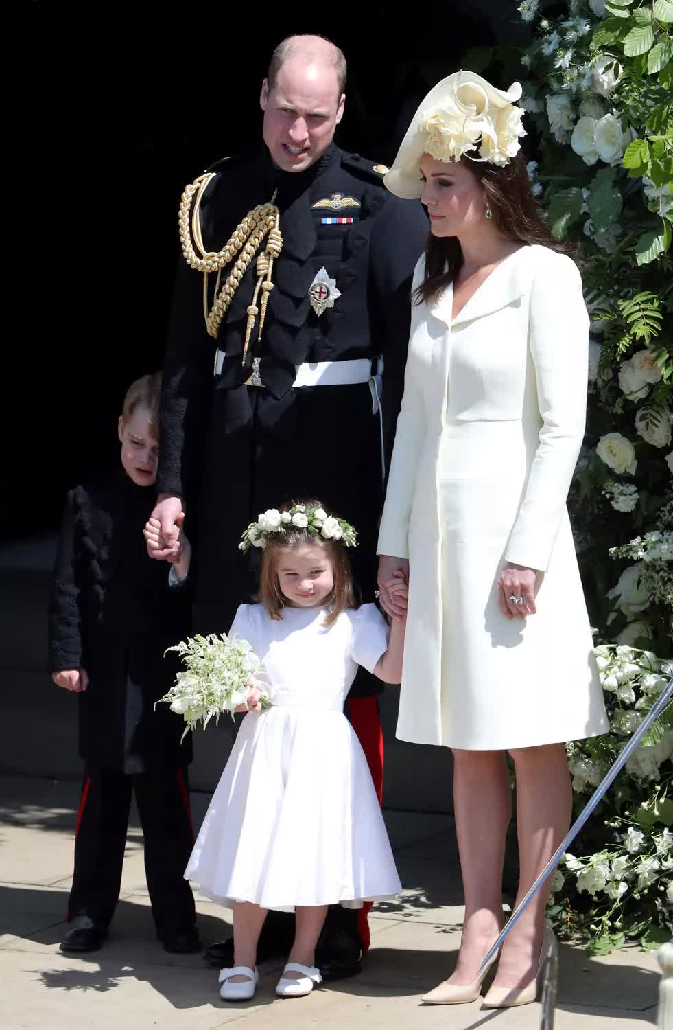 Meghan Markle và Kate Middleton: Cả hai đều khóc nức nở vì một chiếc váy?- Ảnh 2. Meghan Markle và Kate Middleton: Cả hai đều khóc nức nở vì một chiếc váy?- Ảnh 2.
