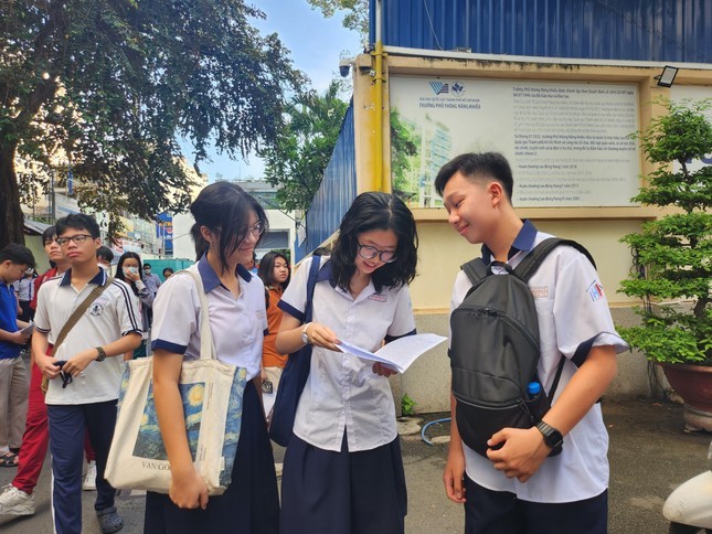 'Căng như d&acirc;y đ&agrave;n' cuộc đua v&agrave;o trường chuy&ecirc;n tốp đầu TPHCM - Ảnh 1.