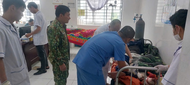 Hiện trường kinh hoàng vụ sạt lở ở Lai Châu làm ít nhất 5 người tử vong - Ảnh 5. Hiện trường kinh hoàng vụ sạt lở ở Lai Châu làm ít nhất 5 người tử vong - Ảnh 5.