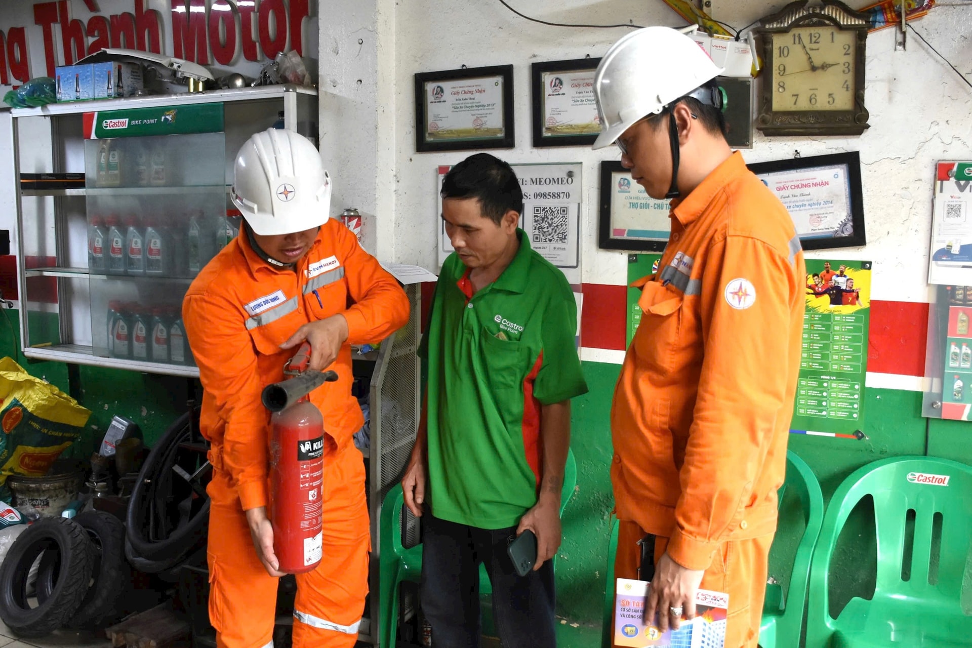 Sử dụng điện an toàn khi nhu cầu tiêu thụ tăng cao - Ảnh 1. Sử dụng điện an toàn khi nhu cầu tiêu thụ tăng cao - Ảnh 1.