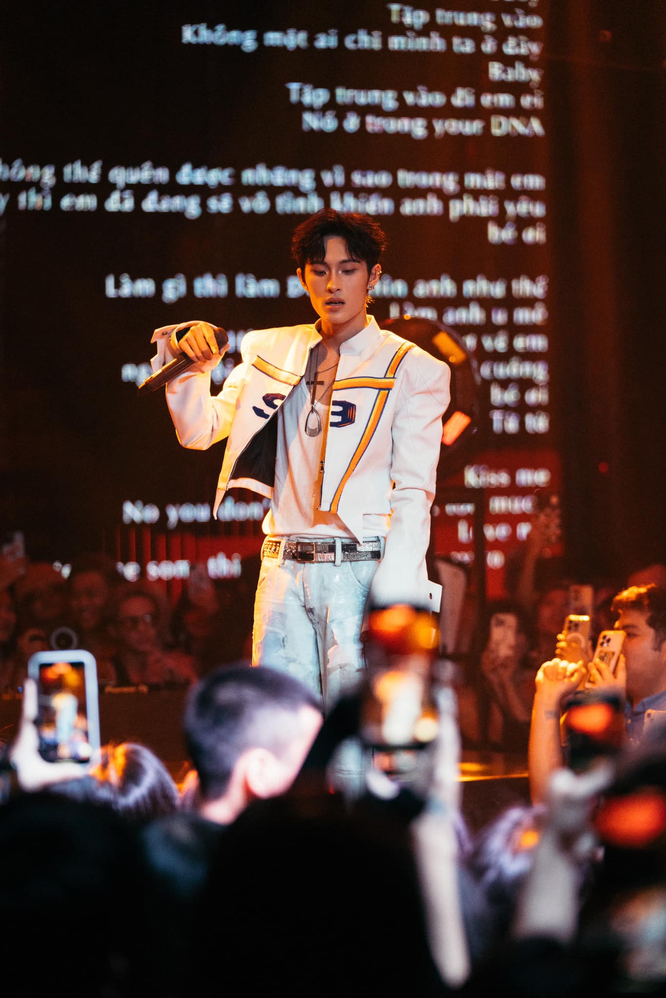Wren Evans muốn "cứu lấy âm nhạc", vậy ai cứu Wren? - Ảnh 8. Wren Evans muốn "cứu lấy âm nhạc", vậy ai cứu Wren? - Ảnh 8.