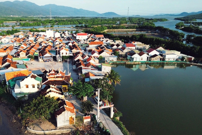 Phát hiện ngôi làng có duy nhất 1 đường vào gần Nha Trang, du khách ấn tượng với cảnh từ trên cao - Ảnh 4. Phát hiện ngôi làng có duy nhất 1 đường vào gần Nha Trang, du khách ấn tượng với cảnh từ trên cao - Ảnh 4.
