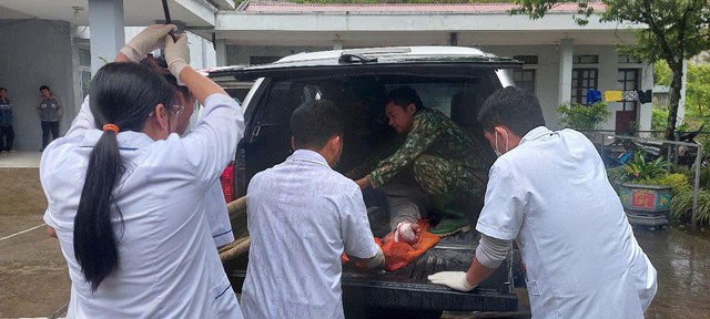 Hiện trường kinh hoàng vụ sạt lở ở Lai Châu làm ít nhất 5 người tử vong - Ảnh 4. Hiện trường kinh hoàng vụ sạt lở ở Lai Châu làm ít nhất 5 người tử vong - Ảnh 4.