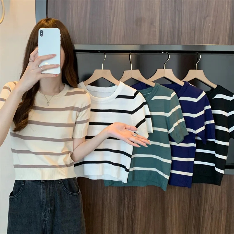 Phụ nữ trung niên đừng mặc đồ tùy tiện: Có "4 bảo bối thời trang" này, mùa hè sẽ vừa mát vừa sang - Ảnh 12. Phụ nữ trung niên đừng mặc đồ tùy tiện: Có "4 bảo bối thời trang" này, mùa hè sẽ vừa mát vừa sang - Ảnh 12.