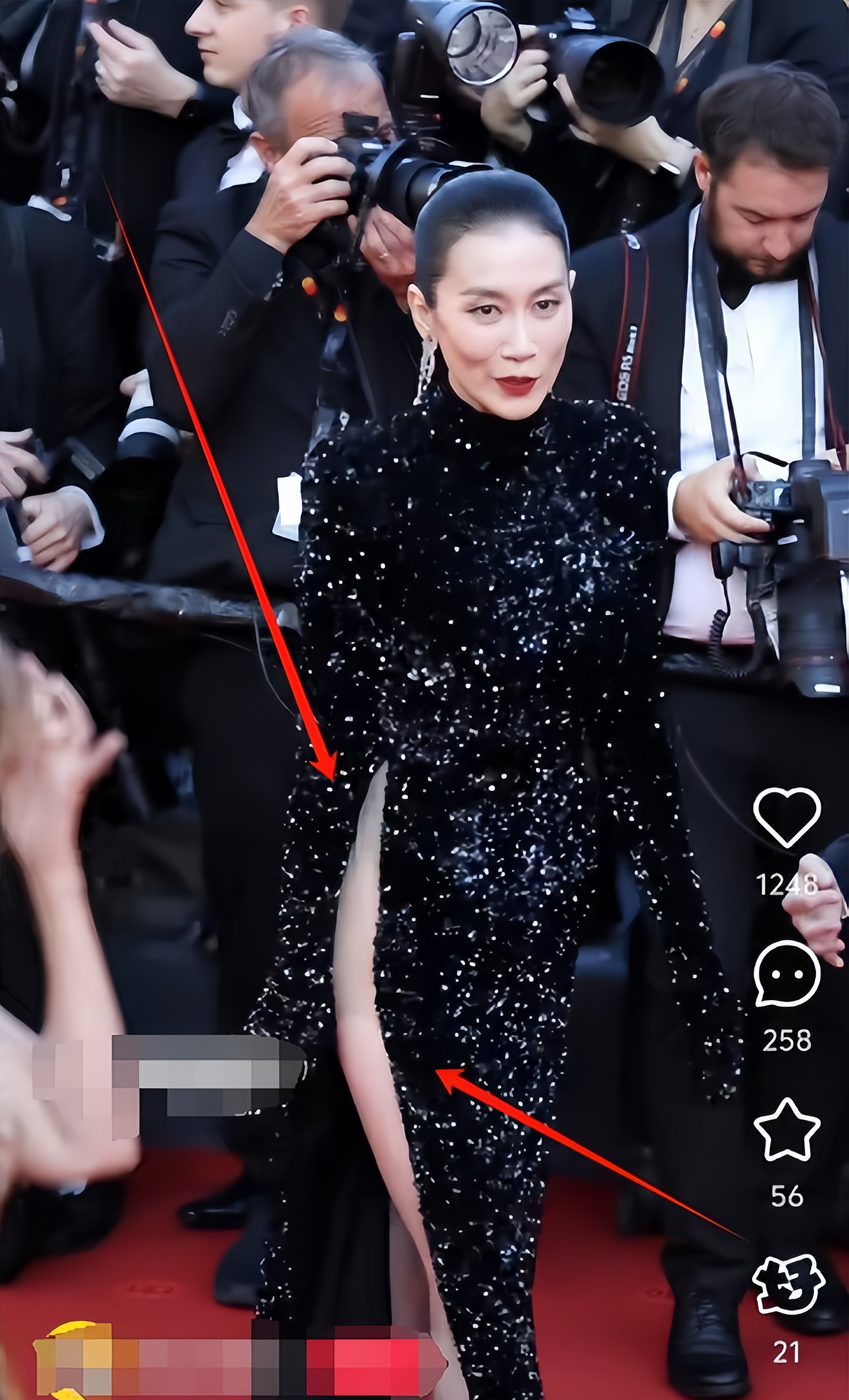 Chiêu trò của mỹ nhân Cbiz tại LHP Cannes 2025: Người bất chấp quy định, người “muối mặt” bị đuổi khỏi thảm đỏ - Ảnh 9. Chiêu trò của mỹ nhân Cbiz tại LHP Cannes 2025: Người bất chấp quy định, người “muối mặt” bị đuổi khỏi thảm đỏ - Ảnh 9.
