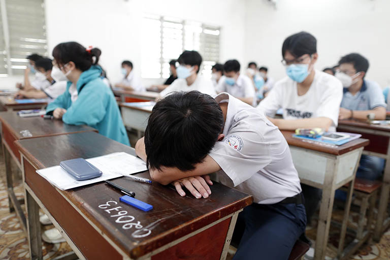 Phụ huynh nói: Gia đình tôi như "ngồi trên đống lửa", chỉ mong Sở GD-ĐT Hà Nội điều chỉnh 1 chính sách giống TP.HCM! - Ảnh 2. Phụ huynh nói: Gia đình tôi như "ngồi trên đống lửa", chỉ mong Sở GD-ĐT Hà Nội điều chỉnh 1 chính sách giống TP.HCM! - Ảnh 2.