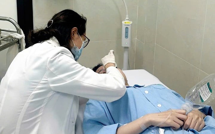 bac-si-benh-vien-bach-mai-07333530-1747376200868-17473762060841354773403-0-0-450-720-crop-174737630307123587291.jpg