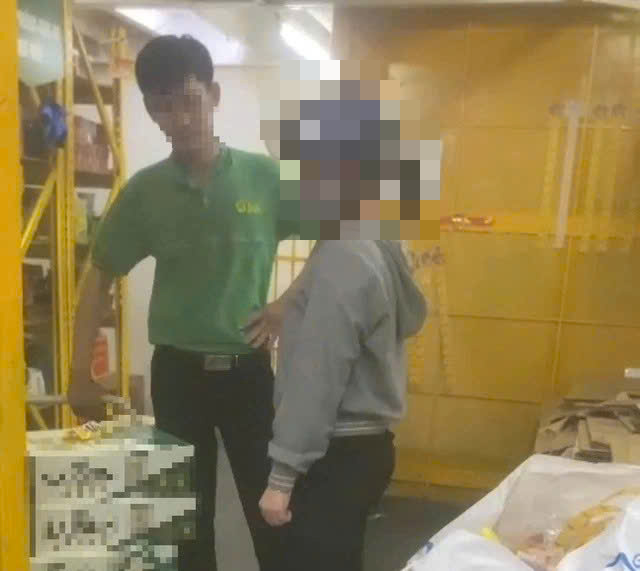 Cho thôi việc nữ hiệu trưởng lấy cắp đồ ở Bách hóa Xanh - Ảnh 1. Cho thôi việc hiệu trưởng trường mẫu giáo lấy cắp đồ ở Bách hóa Xanh - Ảnh 1.