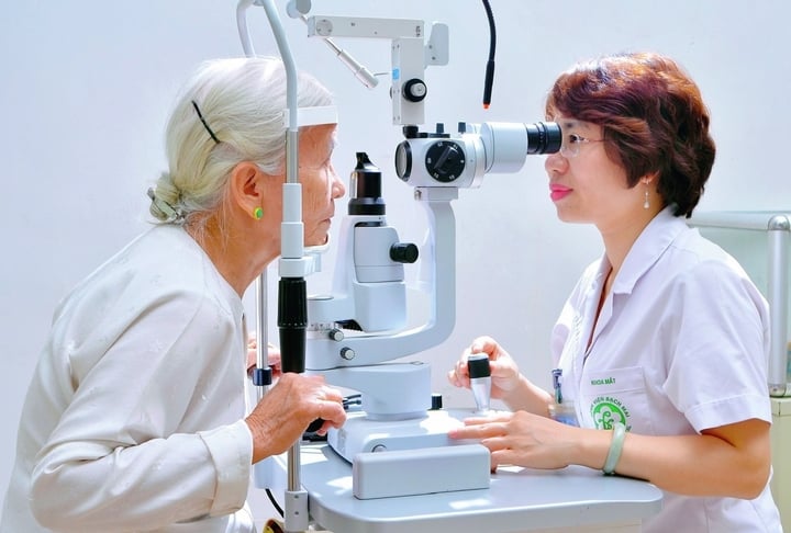 Giám đốc BV Bạch Mai nêu 3 giải pháp tài chính để người dân được miễn viện phí - Ảnh 2. Giám đốc BV Bạch Mai nêu 3 giải pháp tài chính để người dân được miễn viện phí - Ảnh 2.