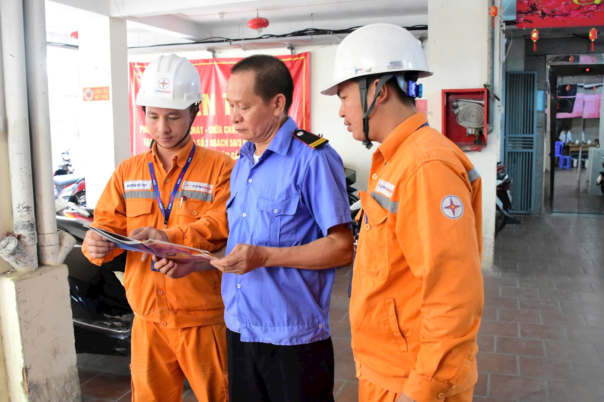 Sử dụng điện an toàn khi nhu cầu tiêu thụ tăng cao - Ảnh 3. Sử dụng điện an toàn khi nhu cầu tiêu thụ tăng cao - Ảnh 3.