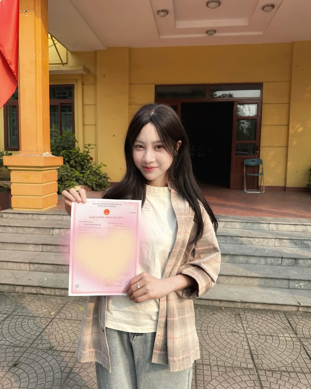 Màn cầu hôn khiến cả cõi mạng rưng rưng: Nhẫn cưới cả đời chỉ mua được 1 chiếc - "chồng người ta" xịn quá xịn! - Ảnh 3. Màn cầu hôn khiến cả cõi mạng rưng rưng: Nhẫn cưới cả đời chỉ mua được 1 chiếc - "chồng người ta" xịn quá xịn! - Ảnh 3.