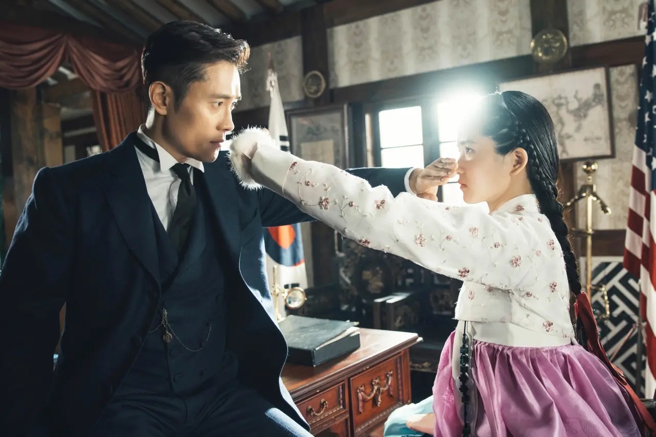 10 melodrama Hàn Quốc hay nhất mọi thời đại: Song Hye Kyo, Son Ye Jin vẫn thua xa 1 đàn em - Ảnh 7. 10 melodrama Hàn Quốc hay nhất mọi thời đại: Song Hye Kyo, Son Ye Jin vẫn thua xa 1 đàn em - Ảnh 7.