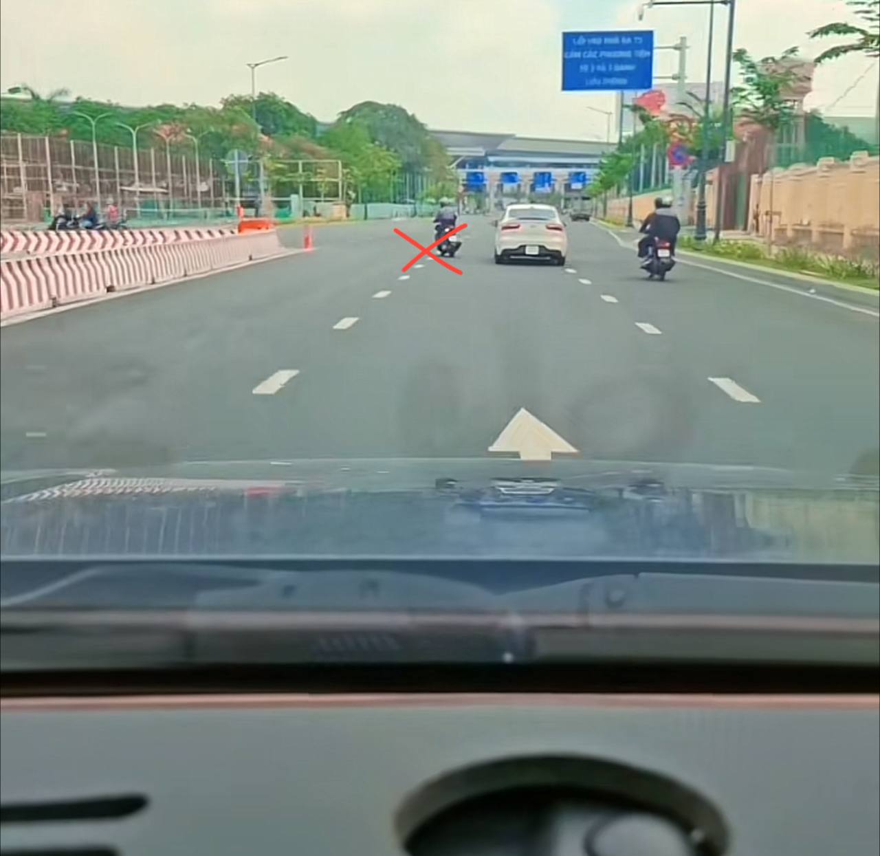 Không muốn trễ chuyến bay khi đến nhà ga T3, du khách thấy biển báo này phải &quot;quẹo gấp&quot; - Ảnh 10.