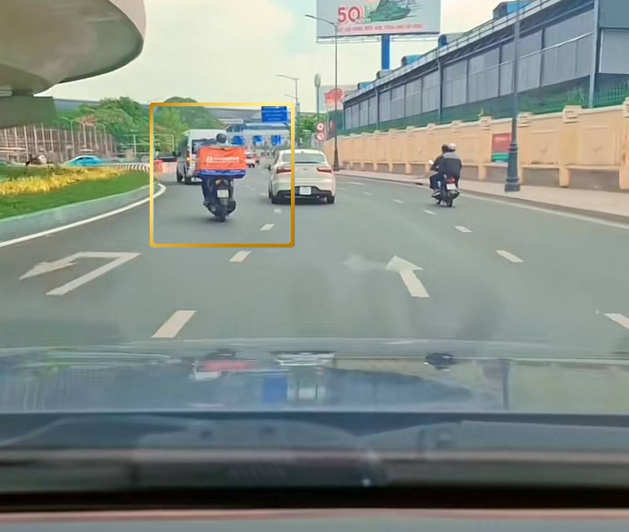 Không muốn trễ chuyến bay khi đến nhà ga T3, du khách thấy biển báo này phải &quot;quẹo gấp&quot; - Ảnh 9.