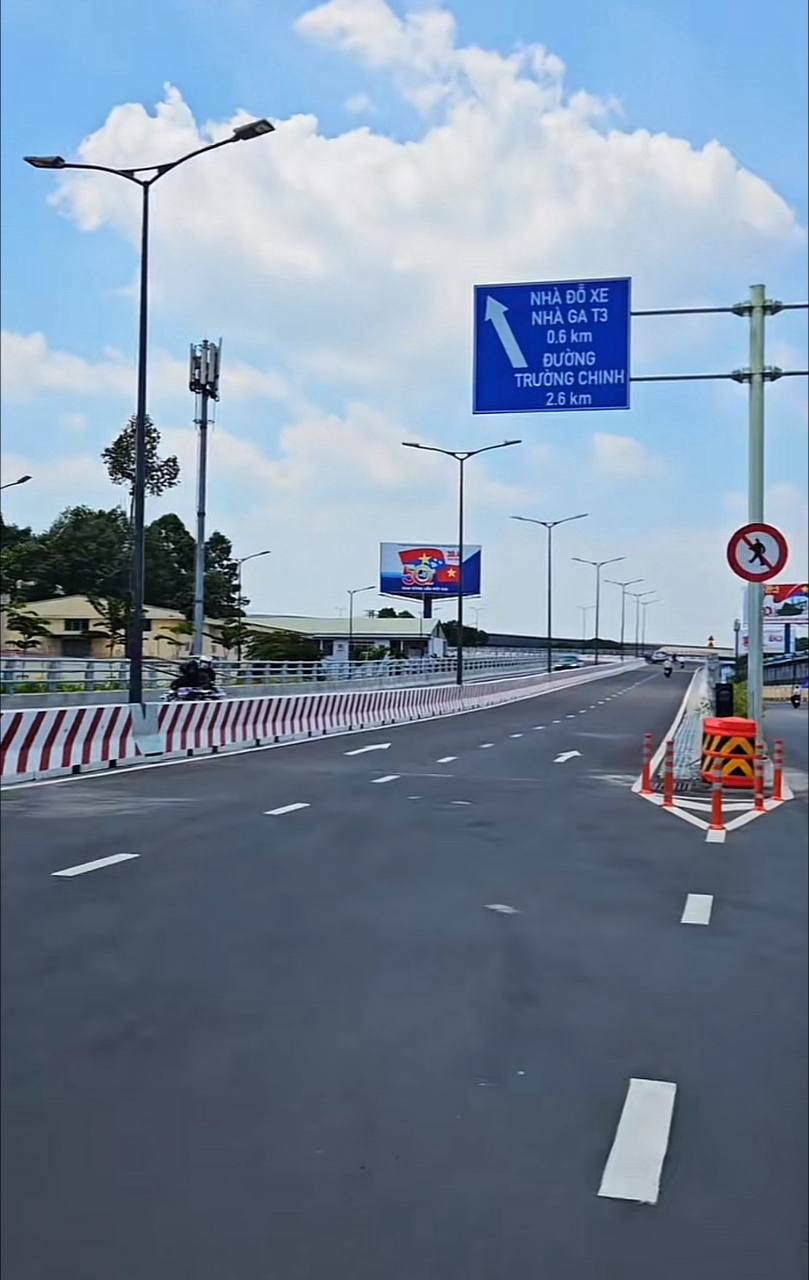 Không muốn trễ chuyến bay khi đến nhà ga T3, du khách thấy biển báo này phải &quot;quẹo gấp&quot; - Ảnh 8.