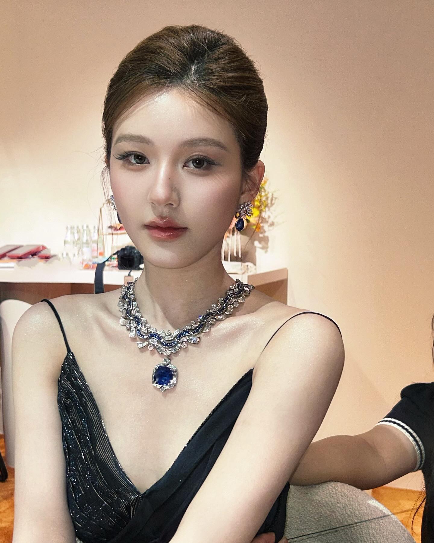 Diện mạo mới của em gái Trấn Thành nhận bão comment: Từ Hari Won, Triệu Lộ Tư đến bạn trai tin đồn đều bị réo- Ảnh 10. Diện mạo mới của em gái Trấn Thành nhận bão comment: Từ Hari Won, Triệu Lộ Tư đến bạn trai tin đồn đều bị réo- Ảnh 10.
