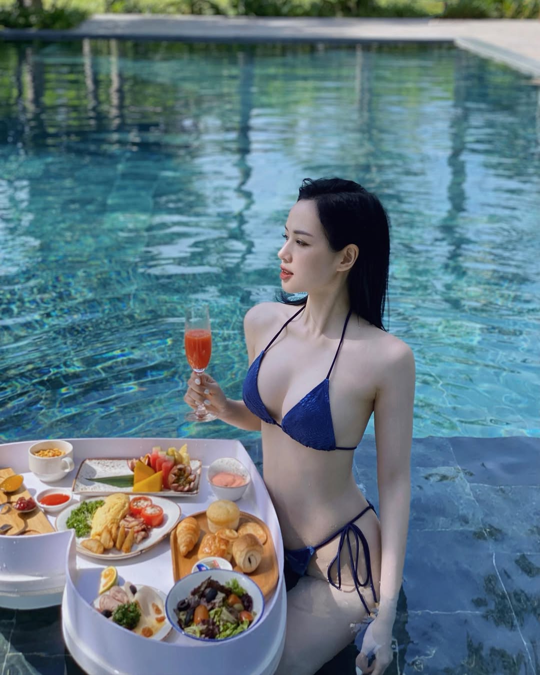 Bikini hè của Bikini hè của