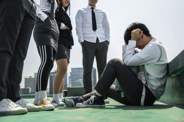 Chuyên gia giáo dục 17 năm kinh nghiệm chia sẻ: 3 cách giải quyết bạo lực học đường “chuẩn giáo khoa” – cha mẹ đọc NGAY để bảo vệ con đúng đắn- Ảnh 4. Chuyên gia giáo dục 17 năm kinh nghiệm chia sẻ: 3 cách giải quyết bạo lực học đường “chuẩn giáo khoa” – cha mẹ đọc NGAY để bảo vệ con đúng đắn- Ảnh 4.