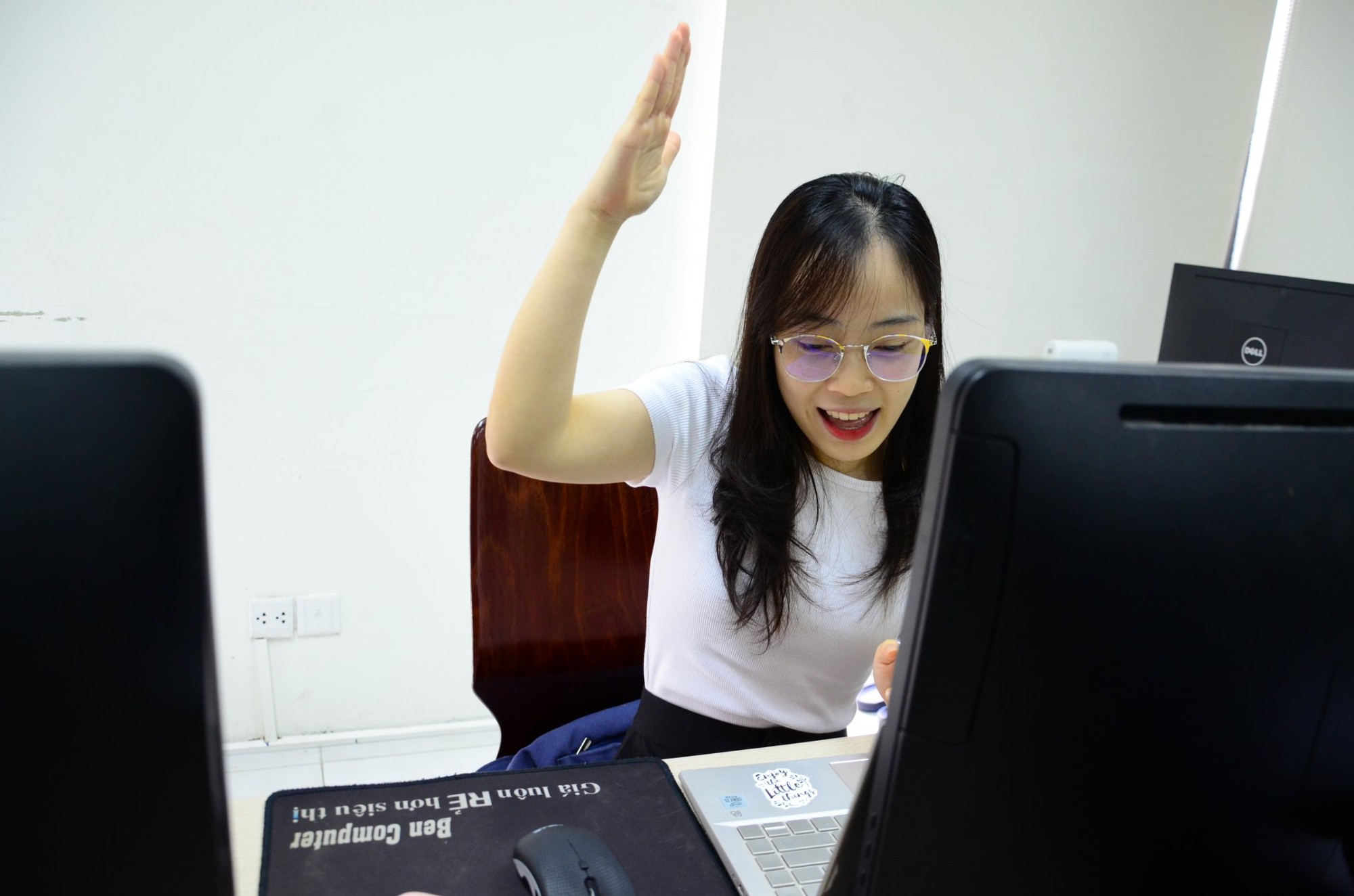 1 gi&aacute;o vi&ecirc;n tiếng Anh, 18 trường tiểu học, 76 lớp v&agrave; 2.609 học sinh: H&agrave;nh tr&igrave;nh gieo chữ tr&ecirc;n đ&aacute; của Đại sứ WeChoice 2024 - Ảnh 6.