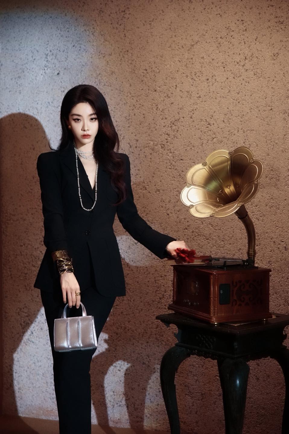 Mỹ nữ lấn lướt Lưu Diệc Phi đẹp bất chấp cam thường tại tiệc Vogue, nhưng vẫn phải dè chừng 1 người- Ảnh 18. Mỹ nữ lấn lướt Lưu Diệc Phi đẹp bất chấp cam thường tại tiệc Vogue, nhưng vẫn phải dè chừng 1 người- Ảnh 18.