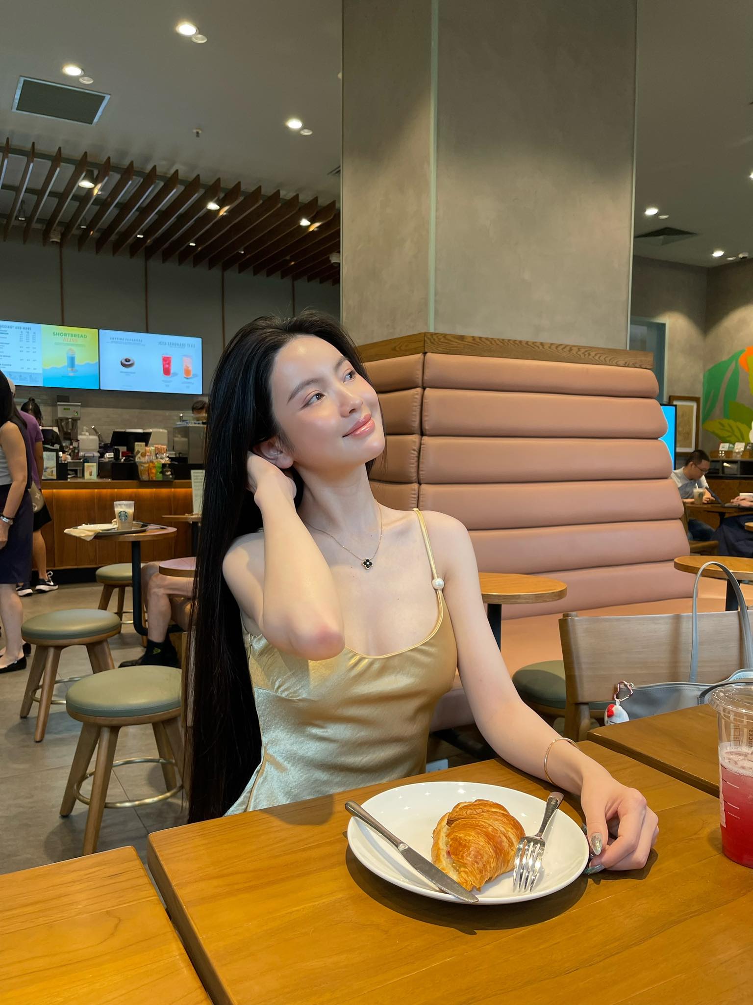 Được Quang Hải tặng siêu xe chục tỷ, Chu Thanh Huyền bị Được Quang Hải tặng siêu xe chục tỷ, Chu Thanh Huyền bị