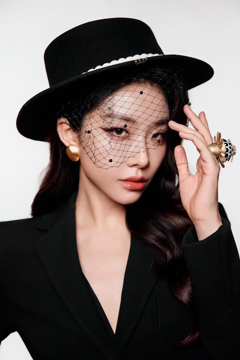 Mỹ nữ lấn lướt Lưu Diệc Phi đẹp bất chấp cam thường tại tiệc Vogue, nhưng vẫn phải dè chừng 1 người- Ảnh 16. Mỹ nữ lấn lướt Lưu Diệc Phi đẹp bất chấp cam thường tại tiệc Vogue, nhưng vẫn phải dè chừng 1 người- Ảnh 16.