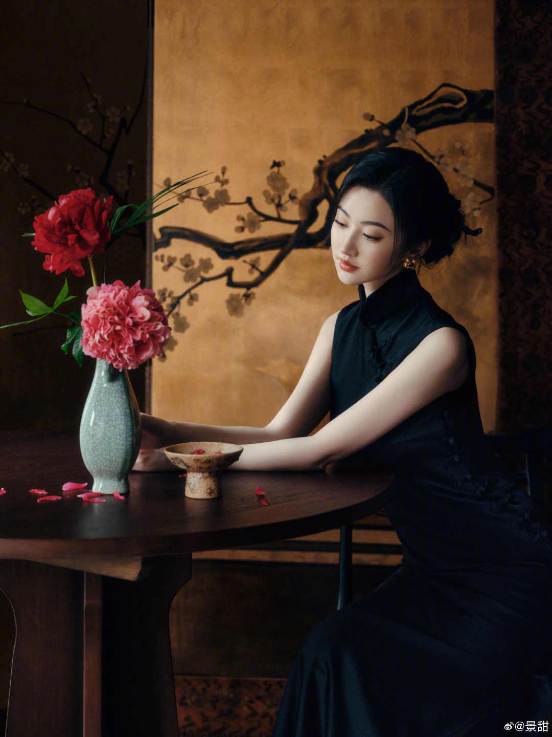 Mỹ nữ lấn lướt Lưu Diệc Phi đẹp bất chấp cam thường tại tiệc Vogue, nhưng vẫn phải dè chừng 1 người- Ảnh 5. Mỹ nữ lấn lướt Lưu Diệc Phi đẹp bất chấp cam thường tại tiệc Vogue, nhưng vẫn phải dè chừng 1 người- Ảnh 5.