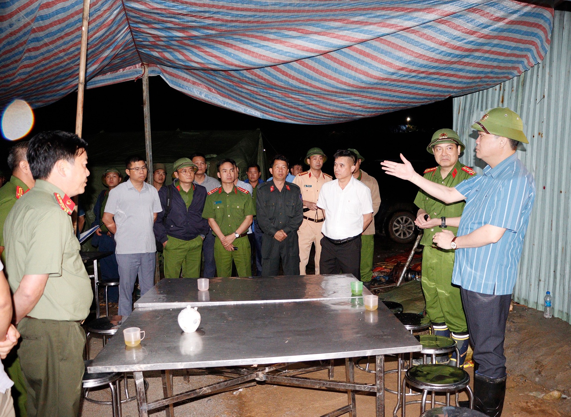 Vụ sạt lở công trường thủy điện ở Lai Châu: Tìm thấy 3 thi thể - Ảnh 2. Vụ sạt lở công trường thủy điện ở Lai Châu: Tìm thấy 3 thi thể - Ảnh 2.