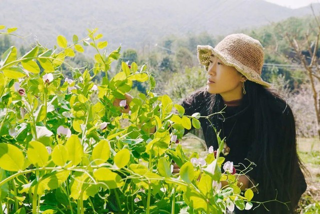 Cô gái 34 tuổi thuê 12.000m2 đất hoang để "sống chill", tự tay tạo nên "thiên đường" giữa thiên nhiên - Ảnh 5. Cô gái 34 tuổi thuê 12.000m2 đất hoang để "sống chill", tự tay tạo nên "thiên đường" giữa thiên nhiên - Ảnh 5.