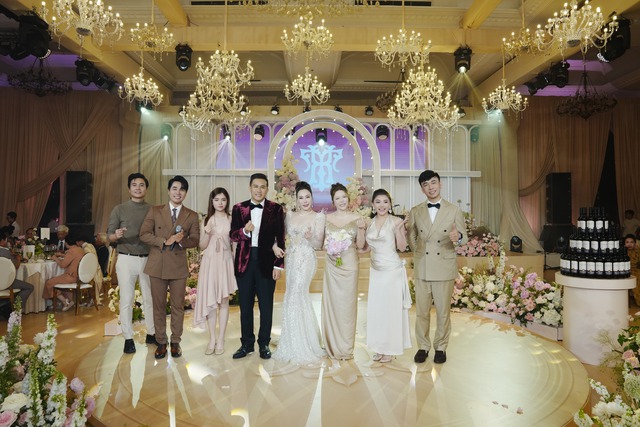 Sự thật màn bắt hoa cưới tại hôn lễ Hồ Quỳnh Hương: Lộ clip "cơ cấu", một người đẹp hint chuẩn bị lên xe hoa? - Ảnh 8. Sự thật màn bắt hoa cưới tại hôn lễ Hồ Quỳnh Hương: Lộ clip "cơ cấu", một người đẹp hint chuẩn bị lên xe hoa? - Ảnh 8.