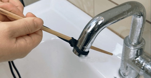 Dùng 1 sợi dây + 1 chiếc đũa, tôi Dùng 1 sợi dây + 1 chiếc đũa, tôi