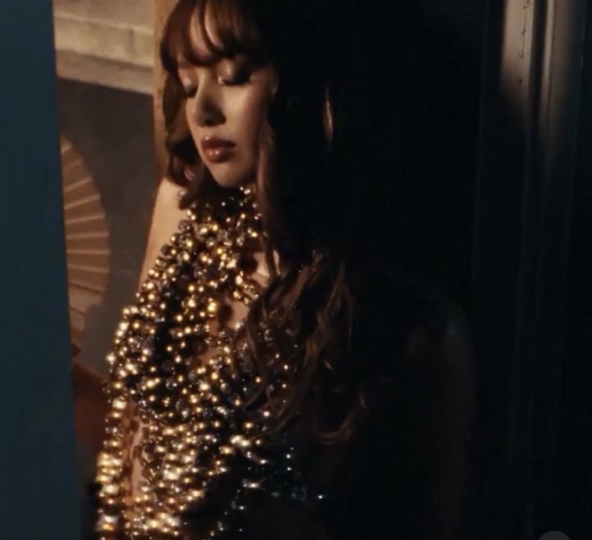 Lisa sexy điên đảo với loạt outfit không thể hợp hơn, tiếp tục có hình bóng local brand Việt- Ảnh 13. Lisa sexy điên đảo với loạt outfit không thể hợp hơn, tiếp tục có hình bóng local brand Việt- Ảnh 13.