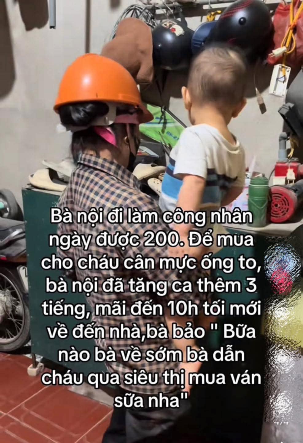 Bức ảnh xúc động trong những ngày cuối tuần: Bà nội lương chỉ 200 nghìn/ngày nhưng vẫn cố làm thêm 3h để có tiền mua mực cho cháu nhỏ ăn- Ảnh 1. Bức ảnh xúc động trong những ngày cuối tuần: Bà nội lương chỉ 200 nghìn/ngày nhưng vẫn cố làm thêm 3h để có tiền mua mực cho cháu nhỏ ăn- Ảnh 1.