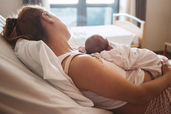 Chuyện đi đẻ cười muốn nội thương của bà mẹ Gen Z: Đẻ mổ như đóng phim hành động, "cãi nhau" với bác sĩ vì đang mổ đòi ngủ mà không ai cho- Ảnh 2. Chuyện đi đẻ cười muốn nội thương của bà mẹ Gen Z: Đẻ mổ như đóng phim hành động, "cãi nhau" với bác sĩ vì đang mổ đòi ngủ mà không ai cho- Ảnh 2.